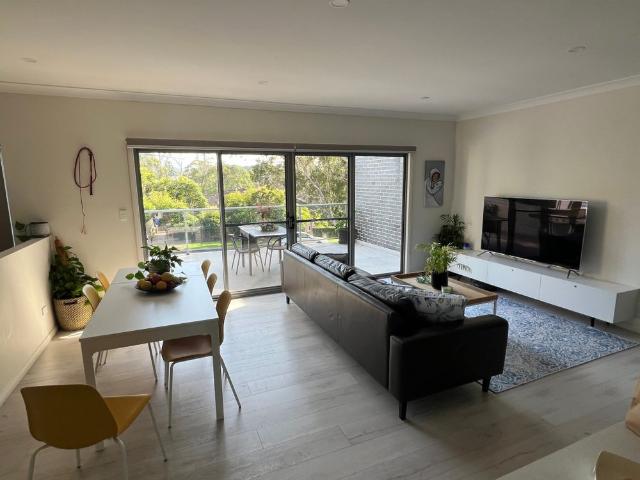 Room for rent in Wollongong West, New South Wales
