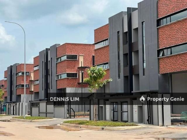 Warehouse for sale in Seksyen 8, Bandar Puncak Alam