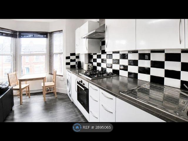 House for rent in Furzedown, Greater London