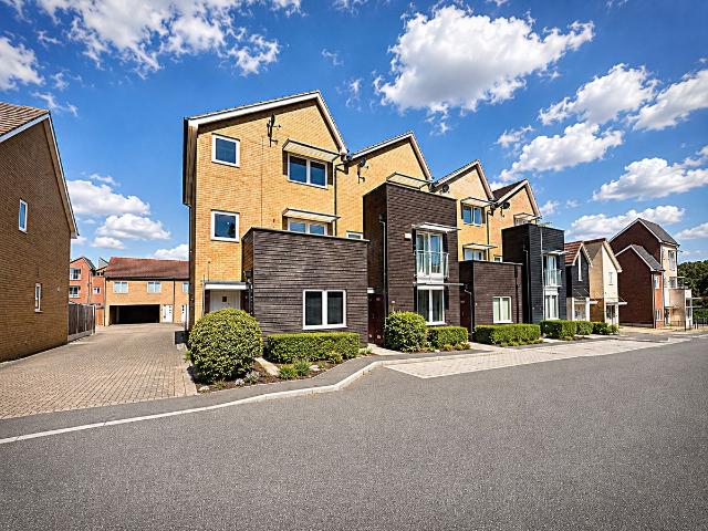 House for rent in Oxley Park, Shenley Church End