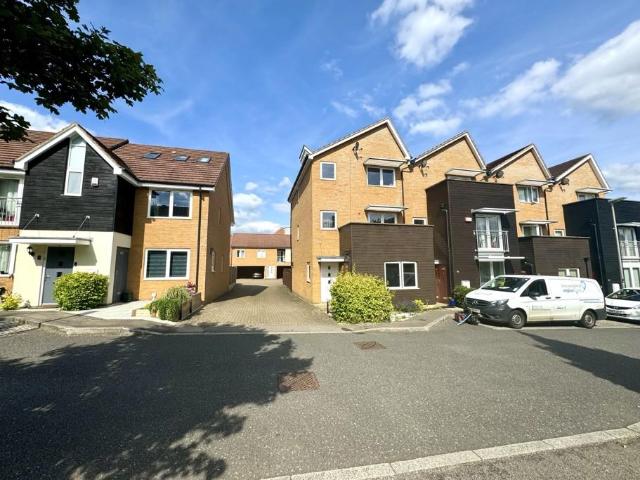 House for rent in Oxley Park, Shenley Church End