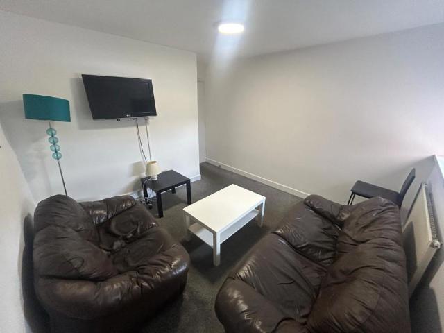 Apartment for rent in Hyde Park, West Yorkshire