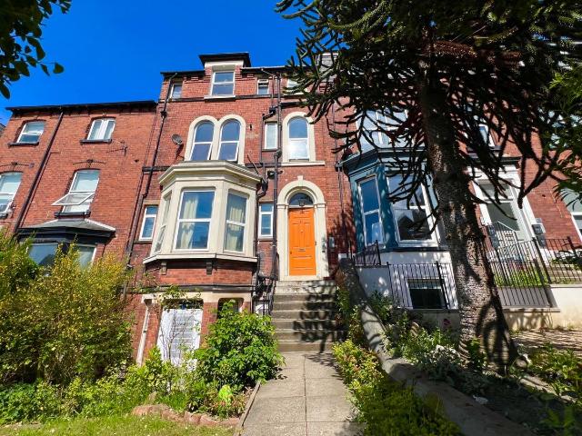 Studio for rent in Hyde Park, West Yorkshire