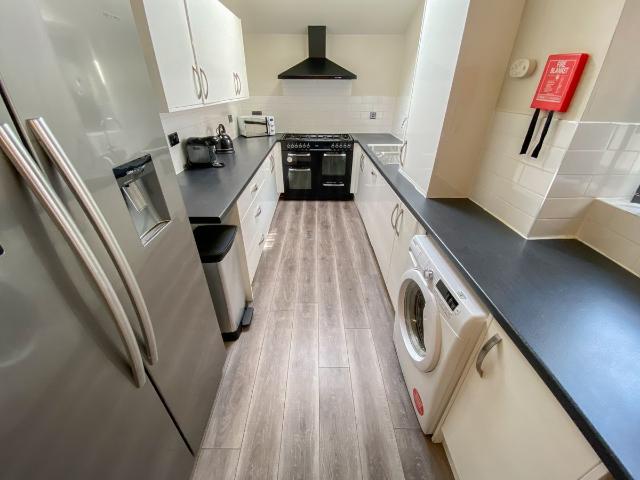 House for rent in Elm Park, Calderstones