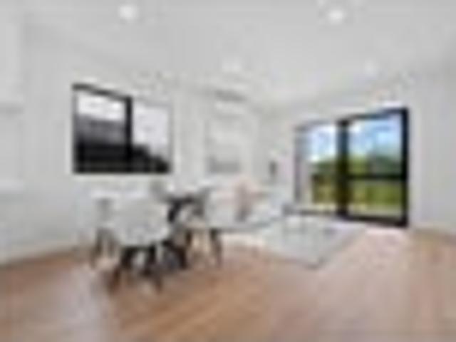 Townhouse for rent in Kelston