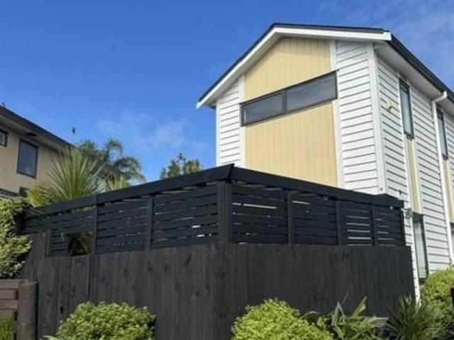 House for rent in Oratia