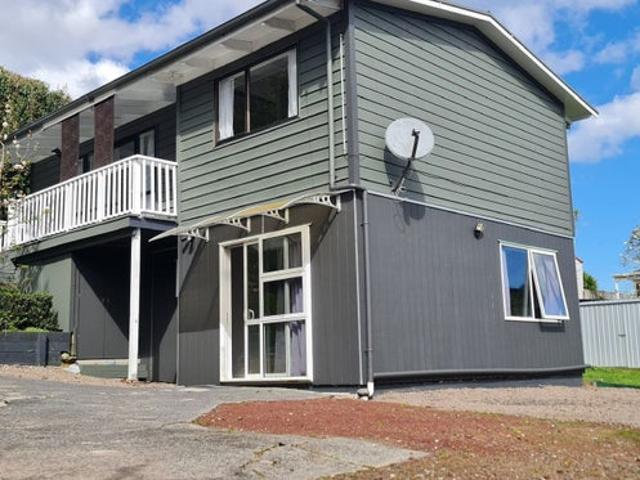 House for rent in Oratia