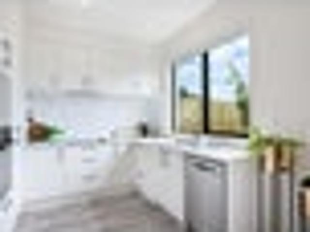 Townhouse for rent in Kelston, Oroua County