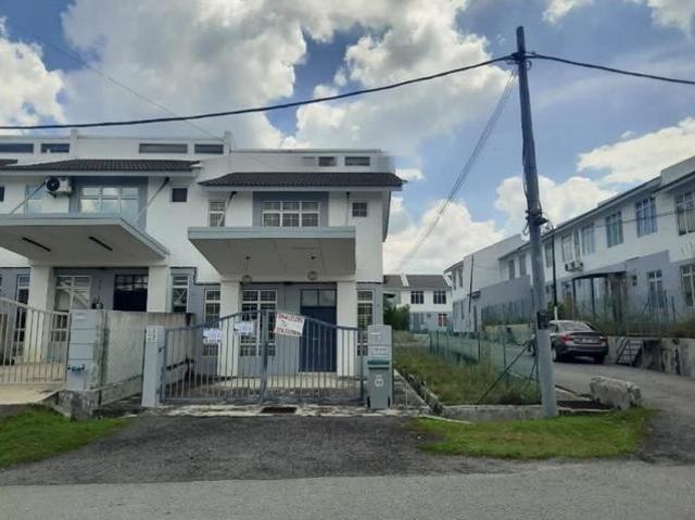 Terraced House for sale in Malaka