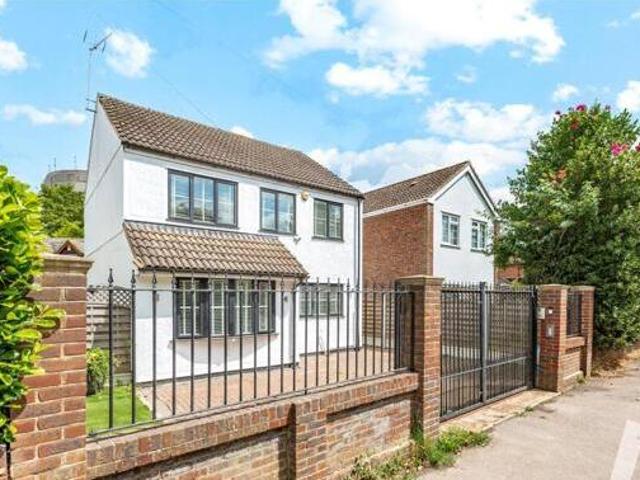 House for sale in Pilgrims' Hatch, Navestock Side