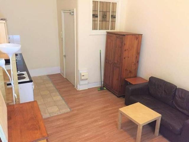 Studio for rent in Hillhead, Scotland