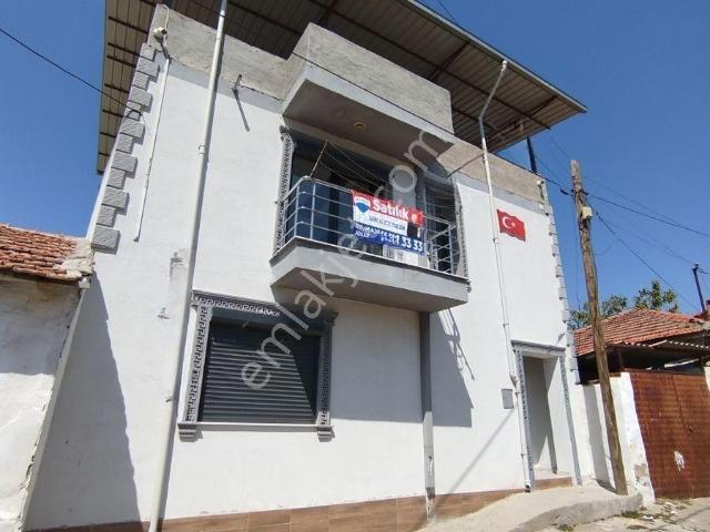 Halilbeyli Mahallesi, Kemalpaşa içerisinde satılık Villa