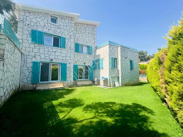 Çınarköy Mahallesi, Kemalpaşa içerisinde satılık Villa