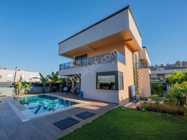 Kemer, Antalya içerisinde satılık Villa
