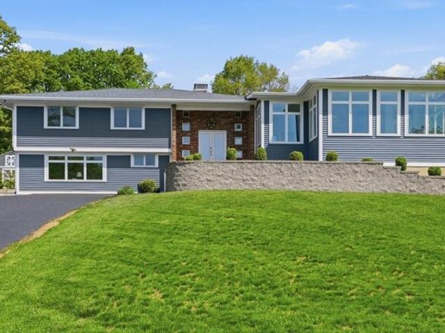 House for sale in Dunstable, Massachusetts