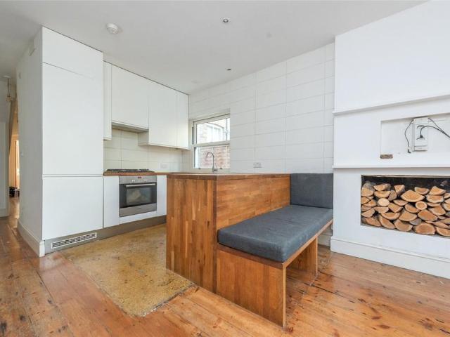 Apartment for rent in Brondesbury, Greater London