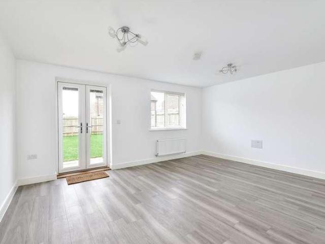 Townhouse for rent in Weston Turville, Aylesbury