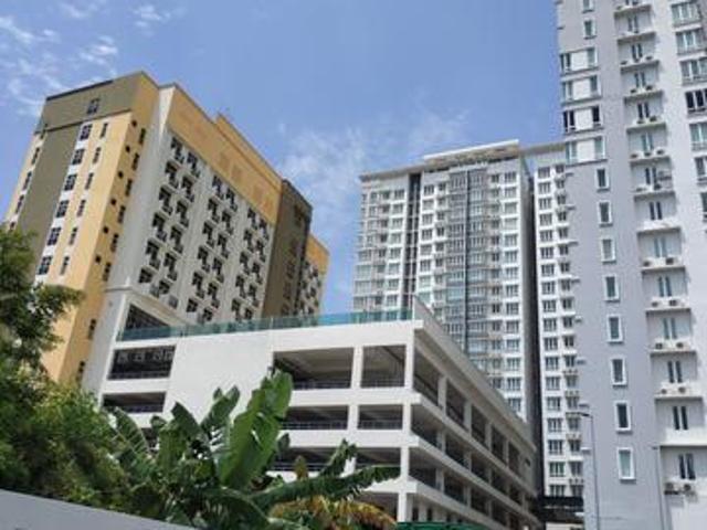 Condominium for sale in Malaka