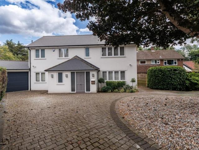 Apartment for rent in Steward's Green, Epping Forest