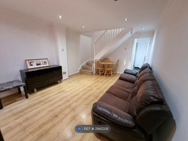 House for rent in London Borough of Hounslow, Greater London