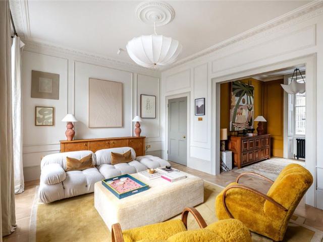 Townhouse for rent in Knightsbridge, Greater London