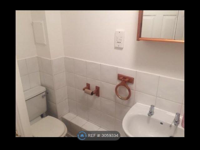 Room for rent in Cossall Estate, Greater London