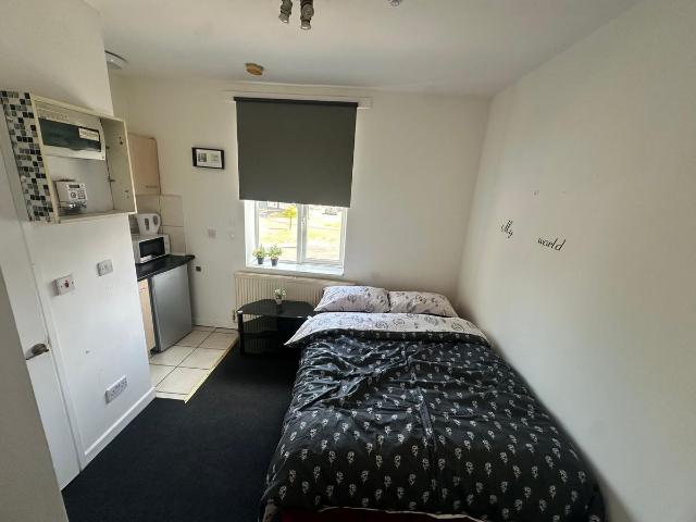 Studio for rent in Wednesbury, West Midlands