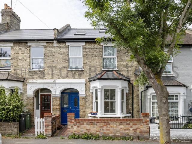 Apartment for rent in Hale End, Greater London