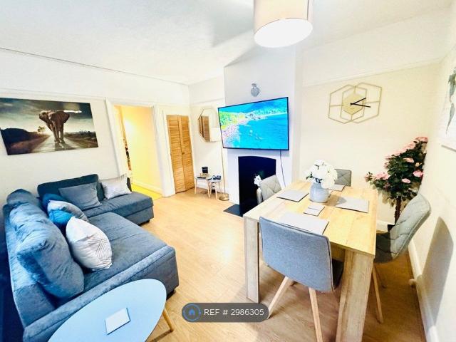 House for rent in Lower Halliford, Surrey