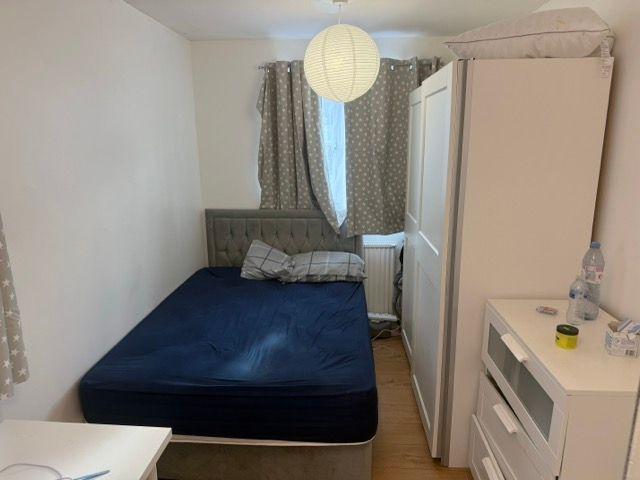 Room for rent in Broadfields, Greater London