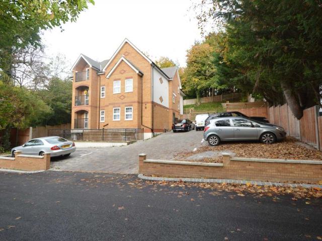 Apartment for rent in London Borough of Croydon, Kenley