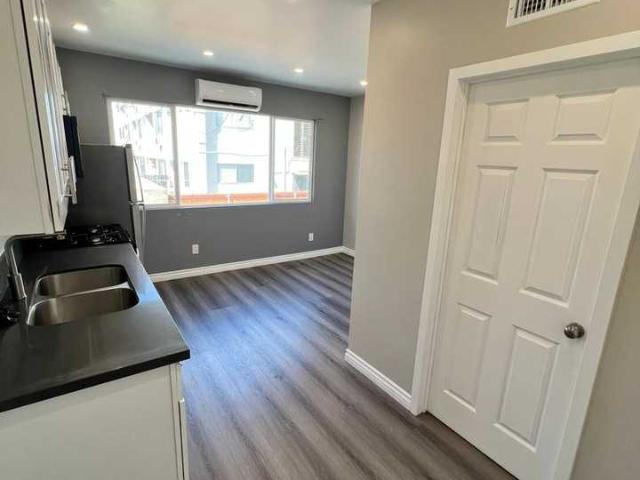 Apartment for rent in Canoga Park, California