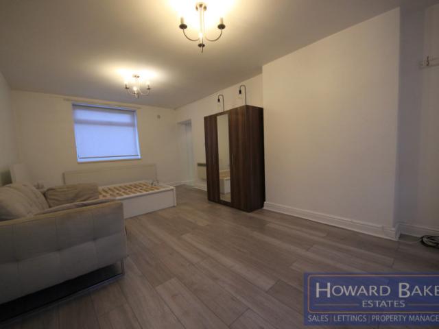 Apartment for rent in South Stanmore, Greater London