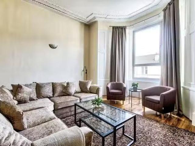 Apartment for rent in Port Eglinton, Strathbungo