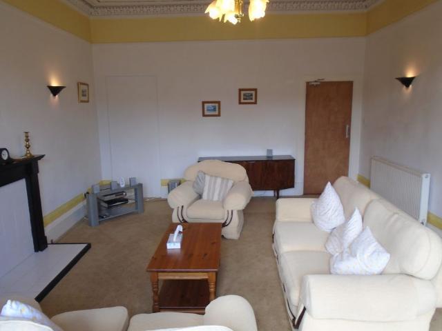 Apartment for rent in Port Eglinton, Strathbungo