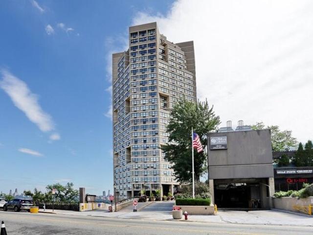 Condo for sale in Guttenberg, Hudson County
