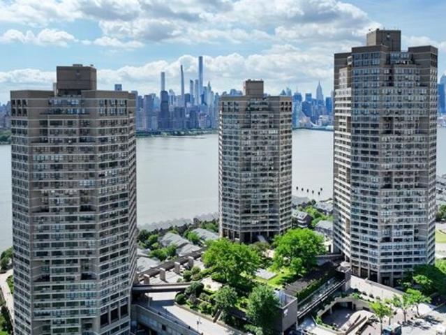Condo for sale in Hudson, New Jersey