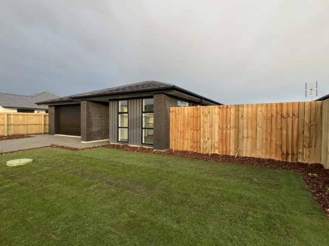 House for rent in Chaslands, Canterbury
