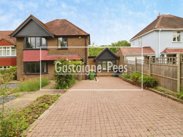 House for rent in Pachesham Park, Surrey