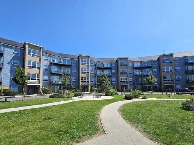 House for rent in Row Town, Surrey