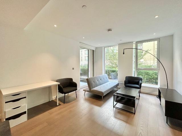 Apartment for rent in Oval, Greater London