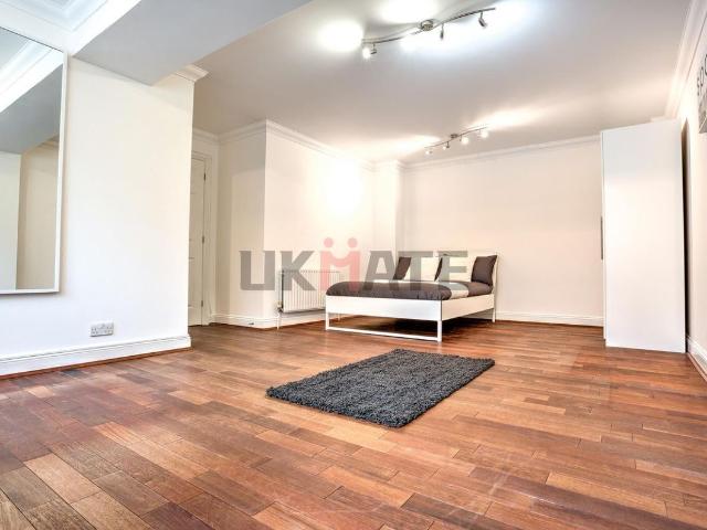 Apartment for rent in Oval, Greater London