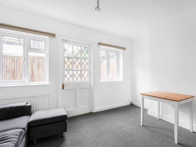 Apartment for rent in Kennington, Greater London