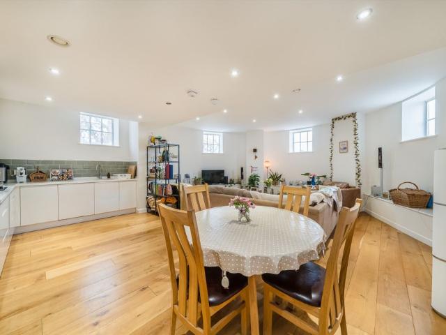 Apartment for rent in Kennington, Greater London