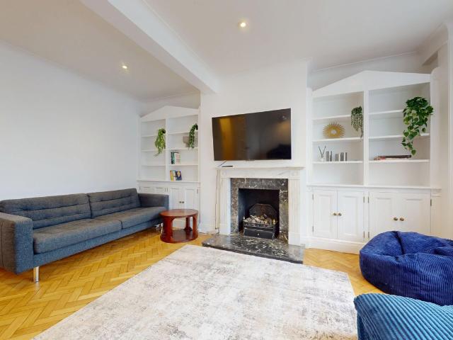 Apartment for rent in Kensington, Greater London