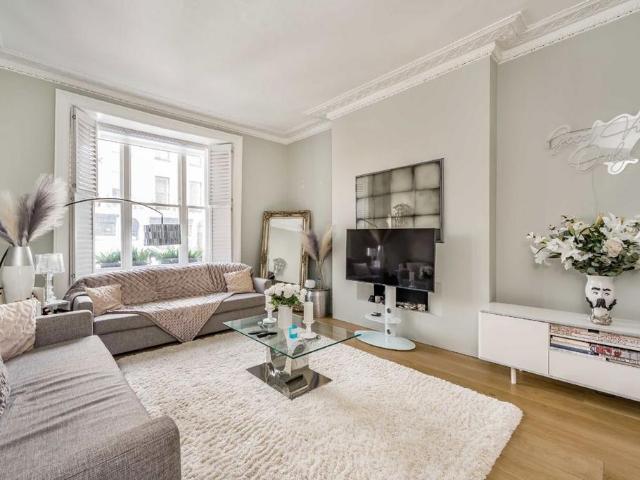 Apartment for rent in Kensington, Greater London