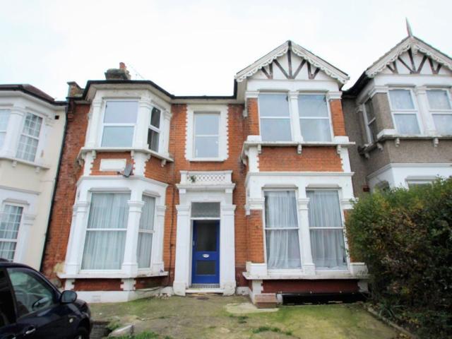 Studio for rent in Gants Hill, Greater London