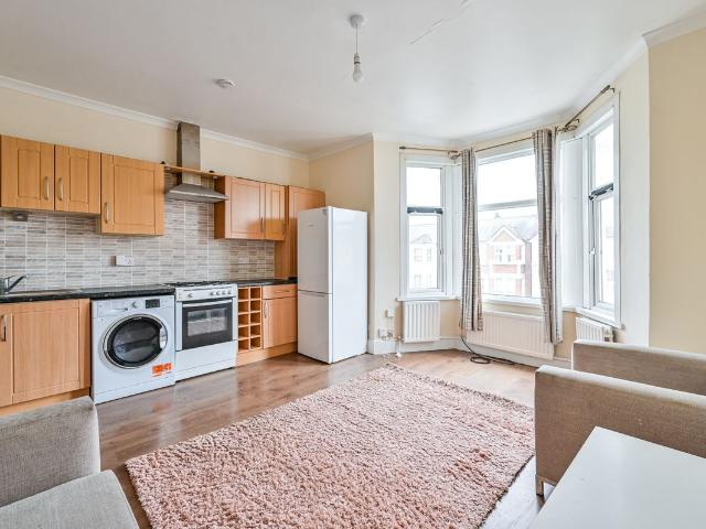 Apartment for rent in Gants Hill, Greater London