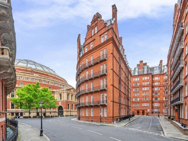 Apartment for rent in Knightsbridge, Greater London