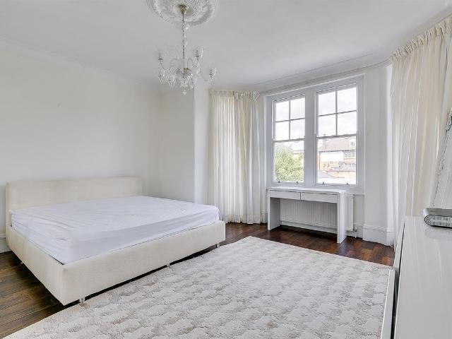 Apartment for rent in West Kensington, Greater London